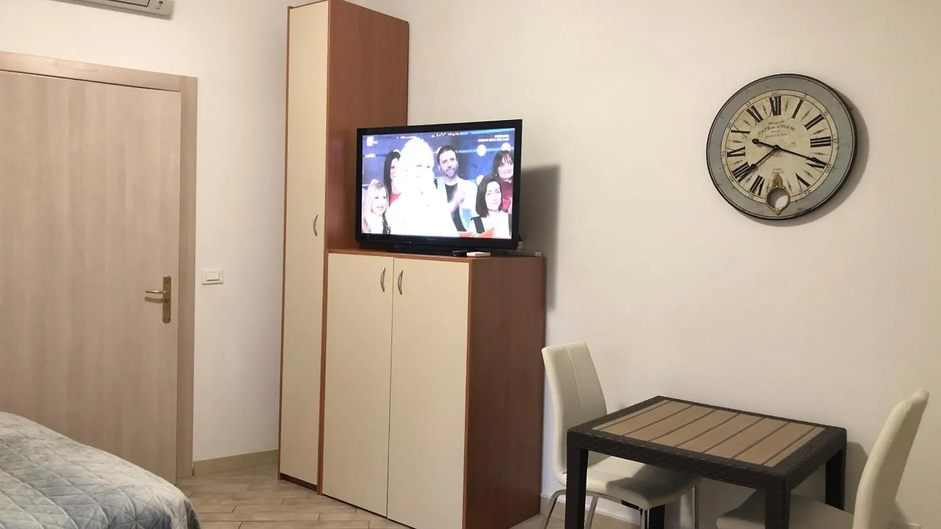 Il Volto Del Lago - Rooms&Apartments San Felice del Benaco 0*,  Italy